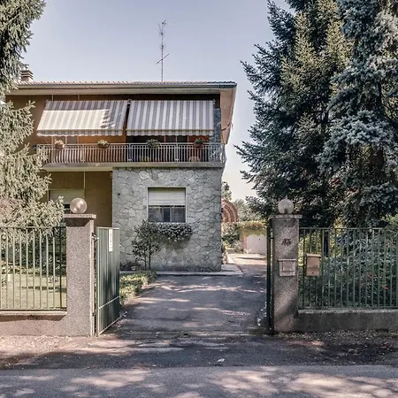 Sentirsi a casa, lontano da casa-feel at home away from home Caronno Pertusella Esterno foto
